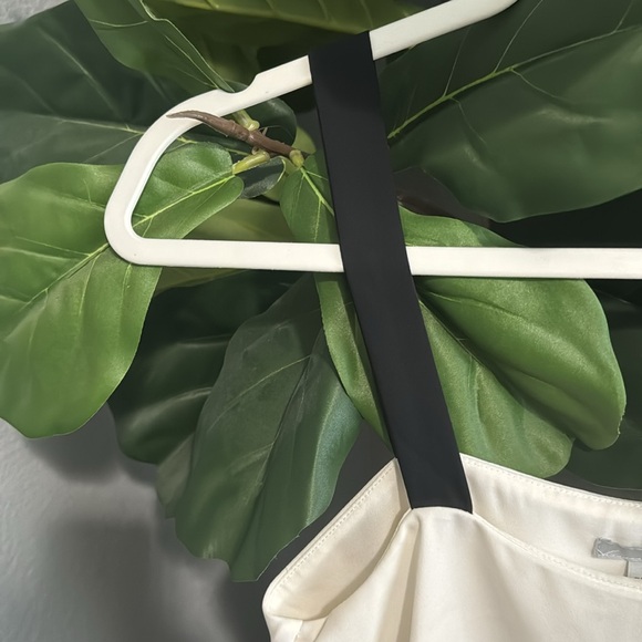 H&M size 2 cream and black blouse - Picture 3 of 3